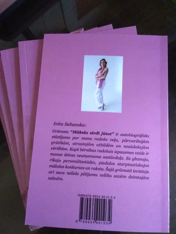 Grāmata"Mākslu sirdī jūtot" 2021